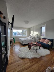 Heart to Downtown - Bright and Sunny Ultra Premium Queen bedroom