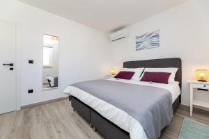 Apartments with parking spaces Baska, Krk - 19538