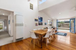 Lonsdale Back Beach Retreat