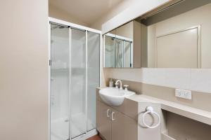 Lonsdale Back Beach Retreat