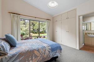 Lonsdale Back Beach Retreat