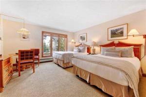 Ski In, Ski Out Studio Condo In The Heart Of Lionshead Village With Hot Tub And Pool Access
