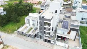 Prédio fantástico apenas 300m da praia - Goioxim