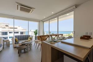 Luxury 2BR Jacuzzi Sea View 14th Floor