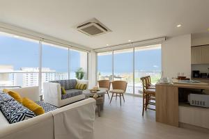 Luxury 2BR Jacuzzi Sea View 14th Floor