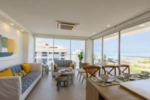 Luxury 2BR Jacuzzi Sea View 14th Floor