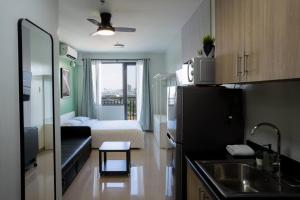 Seaside Charm-Cozy Studio Retreat Shore 2