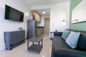 Seaside Charm-Cozy Studio Retreat Shore 2