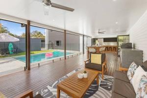 Coastal-Country Family Haven in Currumbin Pool Spa