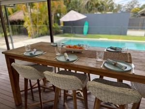 Coastal-Country Family Haven in Currumbin Pool Spa