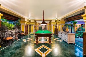 Mayfair Lagoon
