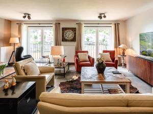 Villa Steps from Castle