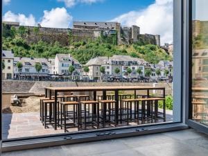 Villa Steps from Castle