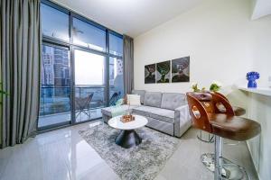 Chic 1BR Getaway- 4min Walk to Business Bay Metro & 10min to Burj Khalifa