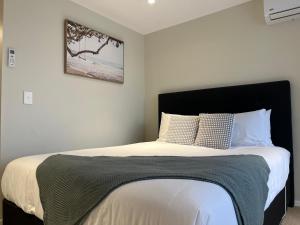Queenstown Studio - 5mins to Airport - AirCond - Free Wifi - Walk to Centre