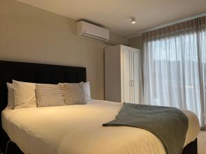 Queenstown Studio - 5mins to Airport - AirCond - Free Wifi - Walk to Centre