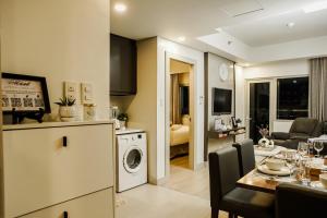 Le Martell 1BR BGC Condo Unit - Infinity Pool & Gym Access with 360 City View