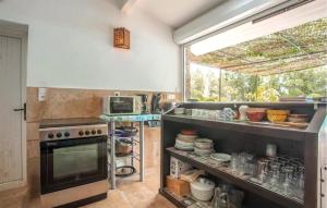 Maisons de vacances Stunning Home In Taradeau With Kitchen : photos des chambres