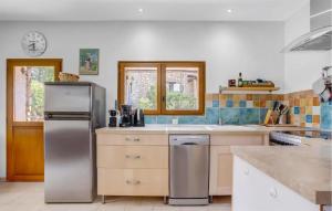 Stunning Home In Taradeau With Kitchen