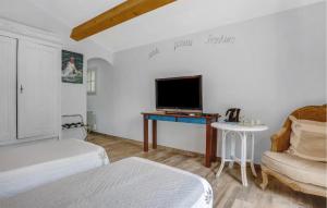 Maisons de vacances Stunning Home In Taradeau With Kitchen : photos des chambres