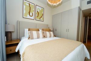 Top-Floor Corner Seaview Haven