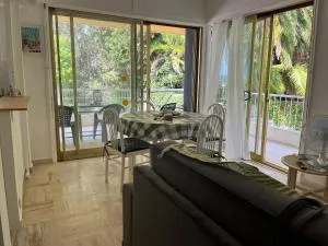 « Hawai » Proche Mer, Calme, Piscine - Гримальди