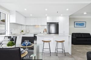 Stunning OCEAN VIEWS in 2 Bedroom Unit at Zenith - Q Stay