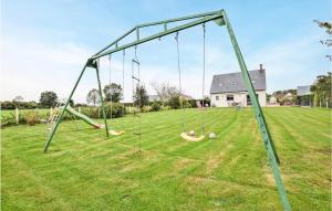Maisons de vacances 3 Bedroom Stunning Home In Equemauville : photos des chambres