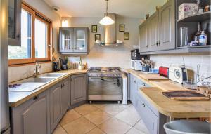 Maisons de vacances 3 Bedroom Stunning Home In Equemauville : photos des chambres
