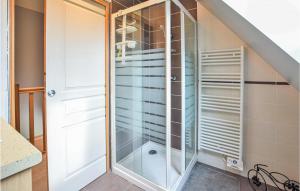 Maisons de vacances 3 Bedroom Stunning Home In Equemauville : photos des chambres