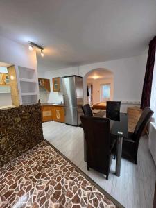 Apartament la curte