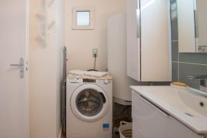 Appartements Face a Juno Beach - Appartement vue mer et port : photos des chambres