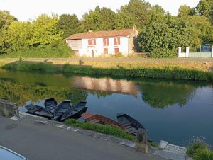 Appartements Au bord de l-eau COULON : photos des chambres