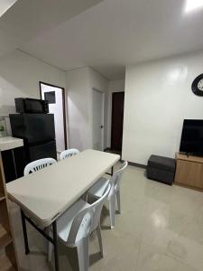 2BR Bangkal Entire Airconditioned Apartment, Sleeps 4