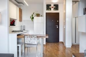 LazyNest - Modern Apartment with Parking & Balcony