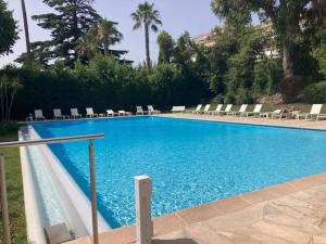 Rénové, grande terrasse, piscine, au calme absolu