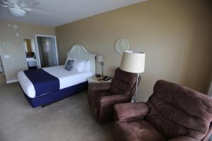 King Studio - Gulf and Pool View room in Shoreline Island Resort - Exclusively Adult