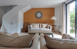 Cozy Home In Saint-Laurent-De-La-Ca With Wifi