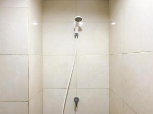 Good Choice and Comfy Studio (No Kitchen) at Elvis Tower Apartment By Travelio