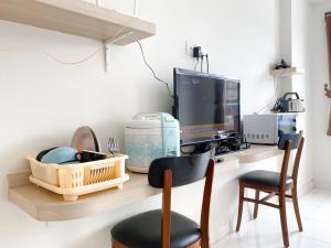 Good Choice and Comfy Studio (No Kitchen) at Elvis Tower Apartment By Travelio