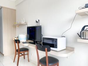 Good Choice and Comfy Studio (No Kitchen) at Elvis Tower Apartment By Travelio