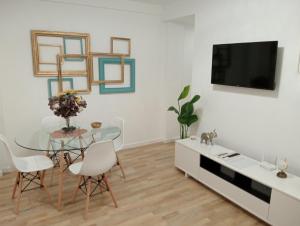 Amor, emoción y más, Auténtico apartamento céntrico climatizado,con wifi, cercano a la catedral y estaciones