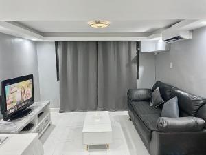 IV’s Condo w Netflix, Wifi & Karaoke