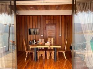 Velaloy Floating Resort