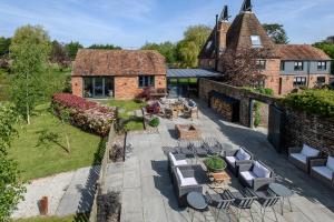 Vineyard Oast Sleeps 25
