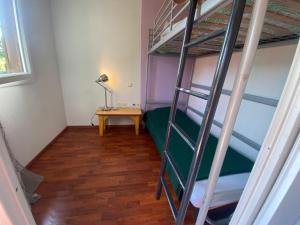 Villages vacances Maisonnette dans village vacances canape convertible , chambre 1 lit et mezzanine ,draps en plus : photos des chambres