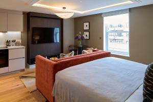 Luxury Open Plan Apartment room in Cheval Phoenix House at Sloane Square