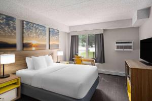 Economy Double Room - Non-Smoking room in Days Inn & Suites by Wyndham Bozeman