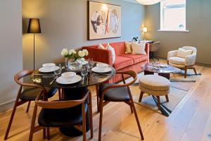 Luxury One Bedroom Apartment with Sofa Bed room in Cheval Phoenix House at Sloane Square