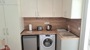 Charming Aquamarine Getaway Studio